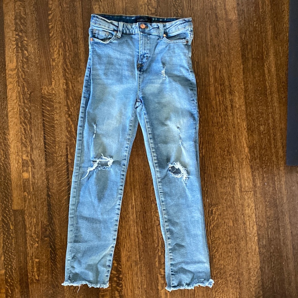 Women’s Kendall and Kylie The Icon high-rise Straight Jean. Size 26